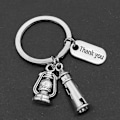 Miniatyrbillede 3 af 3: 2 stk. Tak Keychain Fyrtårne ​​Hængende Nøglering Kerosinlamper Dekorative Nøgleholder Gave Til Lærer Ven Kollega