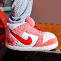 Miniatyrbild 4 av 4: 2024 Sneakertofflor Unisex One-Size Sneaker Varma Tofflor