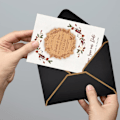 Miniatyrbild 6 av 7: 50 st inbjudningskuvert, V-flik kuvert för vykort, snabbförslutande kuvert med guldram för födelsedagar, bröllop, examensfester, gratulationskort Black