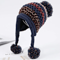 Miniatyrbillede 2 af 3: Vinterstrikket hue med øreklapper og pompon til kvinder