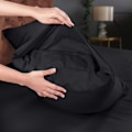 Miniatyrbilde 5 av 5: 4-delt sengesett 150x200 - Børstet mikrofiberpolyester - Laken, overflate og 2 putetrekk (Svart)