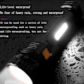 Miniatyrbilde 3 av 7: Solcelle/Ladesbar Multifunksjons LED-lommelykt med 1000 Lumen, Nødstrobelys og 1200 mAh Batteri, Nødstromforsyning og USB