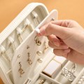 Miniatyrbillede 4 af 6: Smykkeskrin Organizer Lille Rejse Smykkeopbevaringsæske til Øreringe, Ringe, Halskæde Bærbar Kunstlæder til Kvinder Piger B