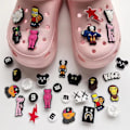 Pikkukuva 5 / 5: 18 st Crock Shoe Berlocker Söt tecknad Cool Sko Berlocker För Barn, Bubble Slide Sko Berlocker Pins För Armband Armband, Sandaler Dekoration Tillbehör