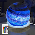Miniatyrbilde 1 av 4: 3D Planet Glaskule Nattelys, Dimbar med 16 RGB Farger, USB Trebase (8cm) c Parent
