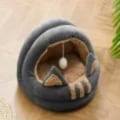 Miniatyrbilde 3 av 3: Egnet for kattunger og valper En myk og behagelig seng i kattehuset, egnet for alle årstider