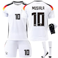 Miniatyrbillede 1 af 2: Tyskland Hjemme EM 2024 Trøje Fodboldtrøje Børn Herre Kit Nr. MUSIALA Med sokker+beskyttelsesudstyr With socks+protective gear L