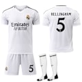 Miniatyrbilde 1 av 2: (Europa League Spesial!) Real Madrid Hjemmedrakt med Sokker for Barn & Voksne 2024-2025 Nr 5 Bellingham No.5 Bellingham No.5 Bellingham 28 28 No.5 Bellingham