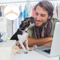 Miniatyrbilde 3 av 5: 10 stk Tre Standard Galger Hundeklær Henger Slitestyrke Kleshengere Sklisikre Bukser Slack Jeans Kjol Shorts Skjerf Buksegalger