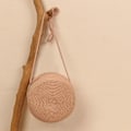 Miniatyrbild 1 av 10: Rund halmväska Dam vävd strandväska Handgjord stickad handväska pink