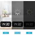 Miniatyrbild 3 av 5: Vit digital klocka, automatiskt nattläge, 3 LED-ljusstyrkor