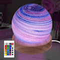 Miniatyrbillede 1 af 2: 3D LED Planetlampe, Dæmpbar Natlampe med RGB-Farver, Træbase til Soveværelsesdekoration (8cm) Sort Sort Svart Svart