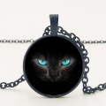 Miniatyrbild 1 av 4: Handgjorda Nya Retro Utsökta Tillbehör Legering Glas Blå Ögon Svart Cat Time Pendel Halsband Familjefoto Privat Anpassad