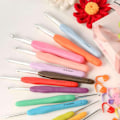 Pikkukuva 2 / 5: 45-osainen virkkuukoukkusetti, merkkejä, mittanauha - Knitting Kit Multicolor multifärg