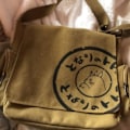 Pikkukuva 5 / 5: Naapurini Totoro Canvas Messenger -laukku, sarjakuvaopiskelijakirjan Messenger -laukku, jossa useita taskuja, armeijanvihreä