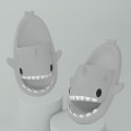 Miniatyrbild 2 av 3: Shark Tofflor - halkfria duschtofflor, badrumstofflor, mjuka sommarsandaler för flickor och pojkar, Nyhet, grå, 28-29