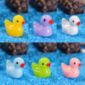 Miniatyrbilde 4 av 5: 100 stk Tiny Ducks Set Dekorasjon Realistisk Form Holdbar Harts Sjarmerende ender for jul Bursdagsfest Barnets dag 100pcs