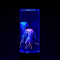 Miniatyrbilde 5 av 5: Flerfarget LED-manet lavalampe, USB-ladbart nattlys, rund skrivebordslampe for hjemmekontor, skrivebordsdekor