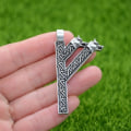 Pikkukuva 2 / 5: Viikinkisusi Amuletti Run Rune Fehu Norse Talisman Irlantilaiset Solmut Korut Goth Miehet Kaulakoru Ketjun Pituus:55cm Materiaali:Sinkkiseos Väri Antiikkihopea/Pronssipinnoitettu Tyyli 2Tyyli 3Tyyli 4Tyyli 5