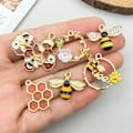 Pikkukuva 3 / 4: 12 kpl Alloy Enamel Bi Charms Riipus Korut Hyönteis Metalliriipukset Helmet DIY Kaulakoruihin Rannekoruihin Korvakoruihin