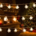 Miniatyrbilde 2 av 5: 50 LED snøfnugg julelys. 16,4 fot plug-in stri