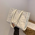 Miniatyrbild 5 av 5: Vit axelväska dam 2022 ny fransk nisch textur axel
