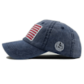 Pikkukuva 2 / 4: Monogram-lippis, jossa Amerikan lippu