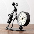 Miniatyrbilde 2 av 5: Stilig bordklokke i cellodesign - Klassisk analog klokke