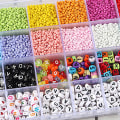 Miniatyrbilde 2 av 5: 24 rutenett perforert glass hirseperler akryl bokstavperler DIY J