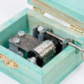 Miniatyrbild 3 av 6: Presentförpackad trä handvev mini musikbox med söt katt Gray