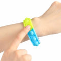 Miniatyrbild 3 av 6: 2 st Ljuskänsligt färgbytesarm fidget band 2 st