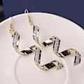 Miniatyrbilde 2 av 3: 1 stk elegante dame perle spiral lange dinglende krok øredobber