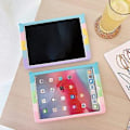 Pikkukuva 3 / 3: Pop Rainbow Push Bubble - söpö karhu silikonikuori iPad Air 1/ iPad5 9.7 tuuman (2017/2018) malleille, iskunkestävä stressiä lievittävä kuori rannehihnan ja jalustan kanssa