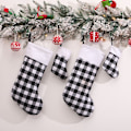 Miniatyrbillede 1 af 5: 4 stk. julepynt gitter sort og hvid plys julemandstrømper til ophængning af gaver og slik