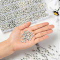 Miniatyrbillede 2 af 5: 1500 Stykker Hvide Runde Akryl Alphabet Perler A-Z Bogstaver Hjertemønster Perler
