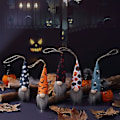 Miniatyrbilde 3 av 5: Nye Halloween-pynt i forskjellige varianter - små ornamenter med flaggermus, edderkopp, gresskar og nisse (dype farger (5 stk))