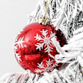 Miniatyrbilde 5 av 5: 2 stk Julerøde Kulepynt Festivalfest Hjemmedekor Høytidsjuletrær Hengende Ornamentsett Julefestdekorasjoner 12cm