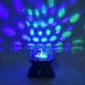 Miniatyrbilde 5 av 5: RGB LED Stjerneprojektorlampe 360 Graders Automatisk Roterende Bluetooth U Disk Musikk Nattlys Dekor