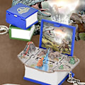 Miniatyrbillede 1 af 5: 3D Dinosaur Bognøgle til Børn - Mini Foldbar Pop-up Dinosaur Verden i Gaveæske - Sjov Nøglering Legetøj (Grøn)