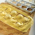 Miniatyrbillede 2 af 4: Ti-hullers firkantet dumplingform fold kageform DIY nudelbageværktøj