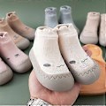 Miniatyrbillede 3 af 5: Babysokker Sko Spædbarn Søde Tegneserie Børnesko Blød Gummisål Børne Gulvsko Sneaker BeBe Støvletter Småbørn Piger Første Gåsko (C 0-6 måneder)