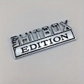 Miniatyrbilde 2 av 5: Shitbox Edition-merke, 3D-bilmerke-klistremerker, kul 3D-skjermplate-erstatning, kompatibel med de fleste biler, lastebiler og SUV-er - WELLNGS Black And White