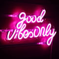 Miniatyrbild 1 av 5: Good Vibes Only Ljusreklam Rosa LED Ord Ljusskylt Neonljus Akryl