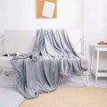 Pikkukuva 1 / 5: Flanellipussi, pompomeja, pehmeä viltti, sohvaviltit - fleece-viltti sohvalle, valkoinen