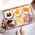 Pikkukuva 5 / 5: 10 kpl valkoisia 4-reikäisiä cupcake-laatikoita, 16 x 16 x 7,6 cm (6,3 x 6,3 x 3)