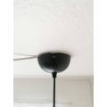 Miniatyrbild 6 av 6: Snygg pendellampa i lackerad plåt svart/vit diameter 37 cm