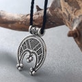 Miniatyrbild 3 av 4: Halsband Amulett Symbol Lycka/Välgång Skyddsamulett Nordisk Tur Silver