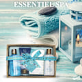 Pikkukuva 3 / 3: Kylpysetti - Essentials Spa - Puinen kylpyalusta - 5 osaa - Suihkugeeli - Vartalovoide