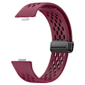 Miniatyrbillede 2 af 3: For Huawei Watch Fit 3 silikoneurrem med hulmønster og magnetisk foldelås Wine Red