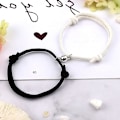 Miniatyrbillede 3 af 5: 1 par magnetiske armbånd til par, gensidig tiltrækning, matchende armbånd (sort og hvid)